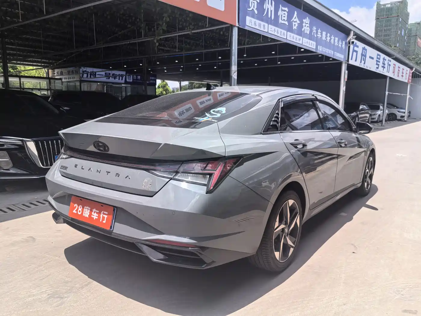 Hyundai Elantra 2021 1.5L CVT LUX Premium Edition фото 9