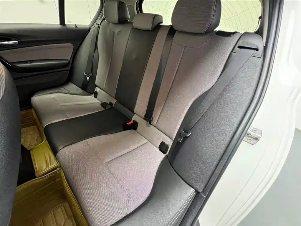 BMW 1 Series (Import) 2013 Facelift 116i Urban Model фото 12