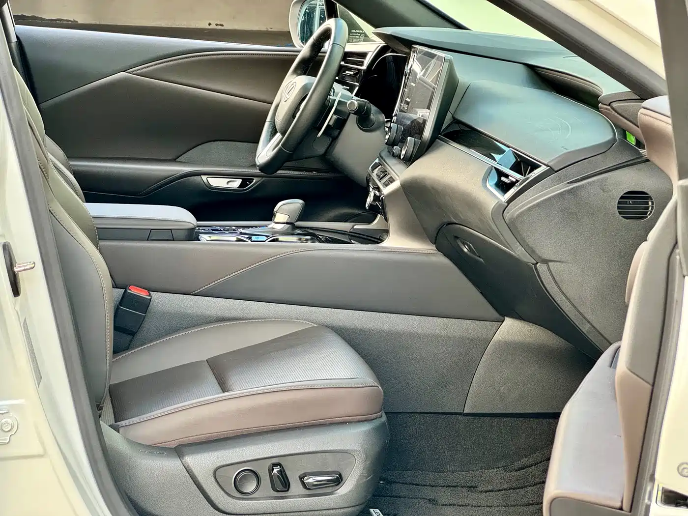 Lexus RX 2023 350h 4WD Pure Edition фото 9