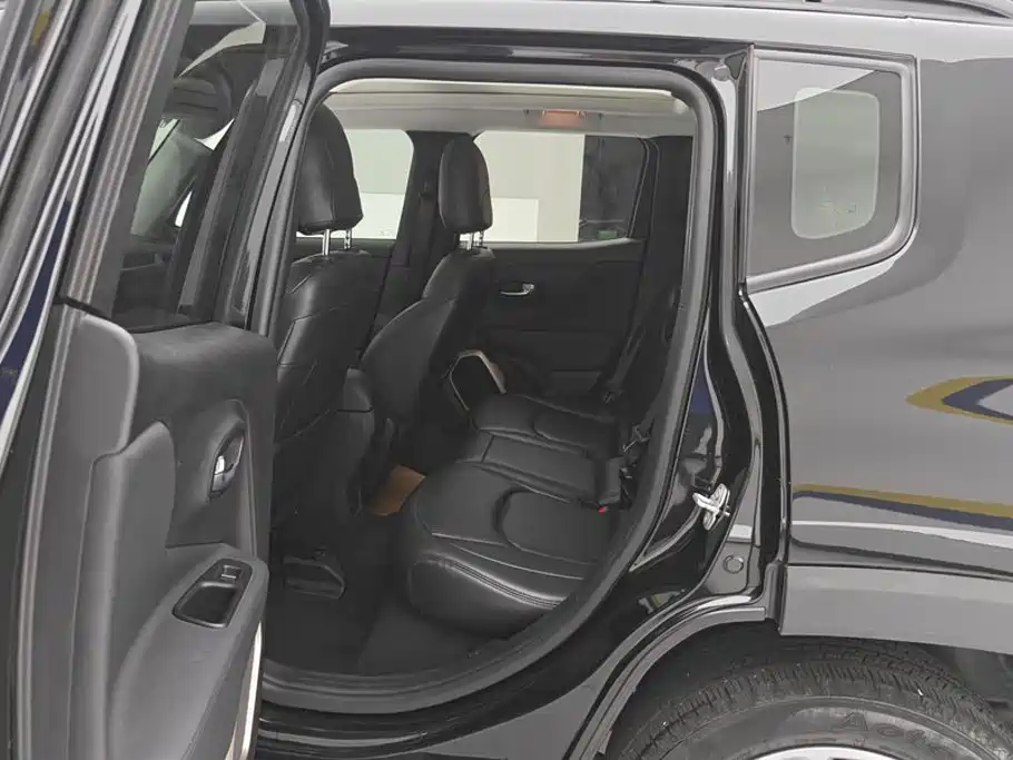 Photo 11 - Jeep Renegade