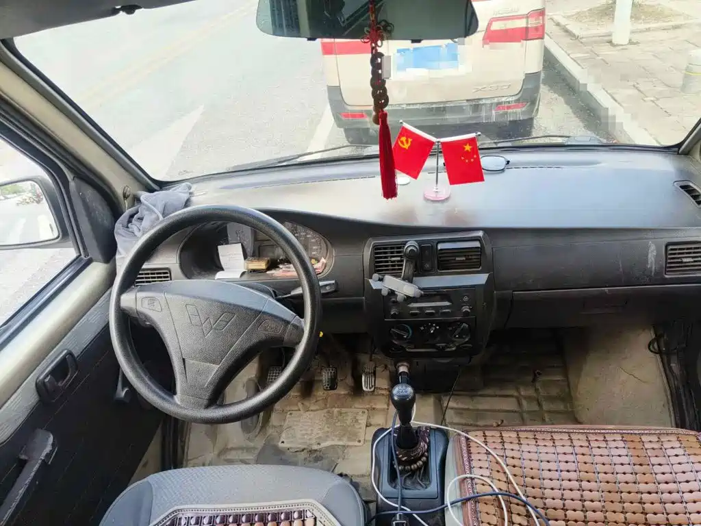 Wuling Motors Wuling Rongguang 2013 2011 1.2L Base Model
