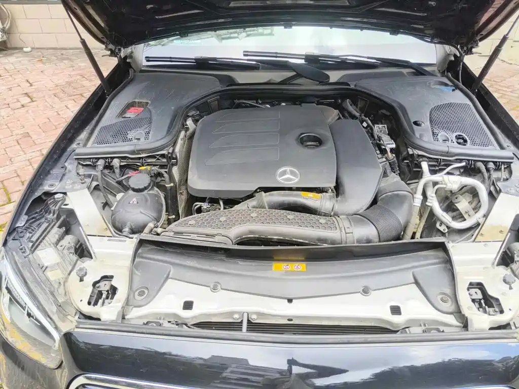 Mercedes-Benz E-Class, миниатюра 3