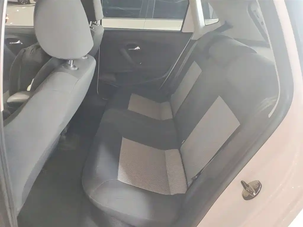 Volkswagen Polo 2016 1.4L Automatic Trend фото 17