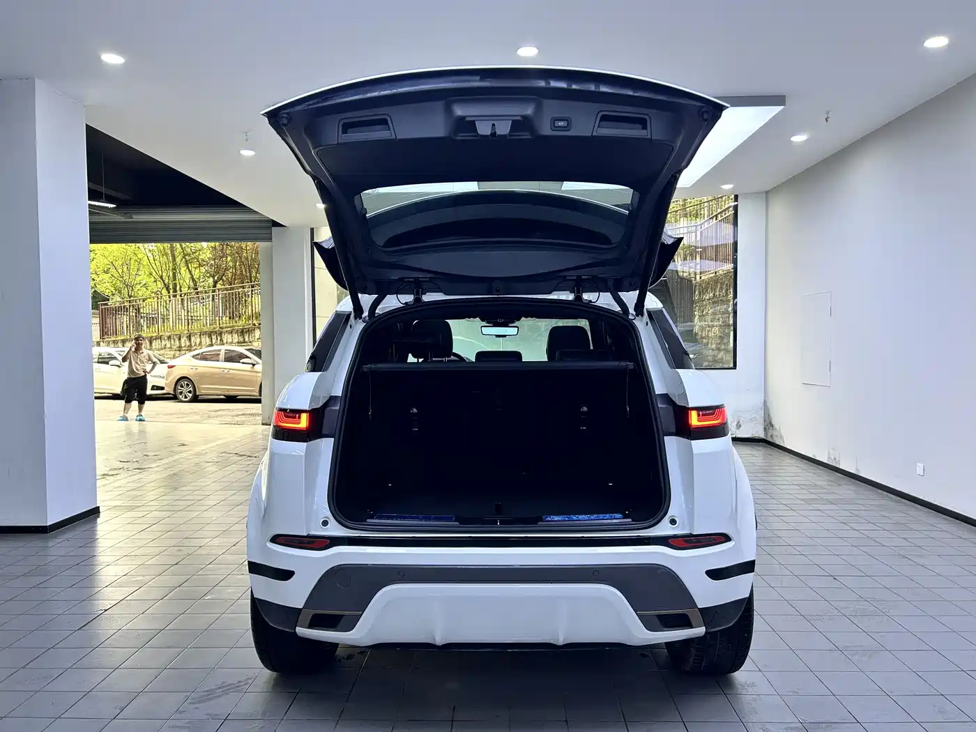 Land Rover Range Rover Evoque 2020 249PS R-DYNAMIC SE Sport Tech Edition фото 6