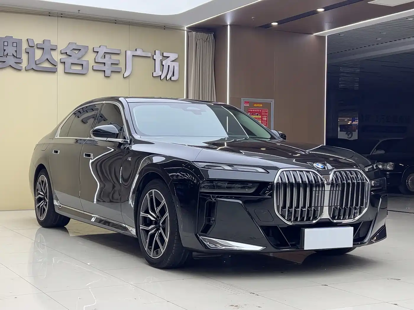 BMW 7 Series 2023 Model 735Li M Sport Package фото 3