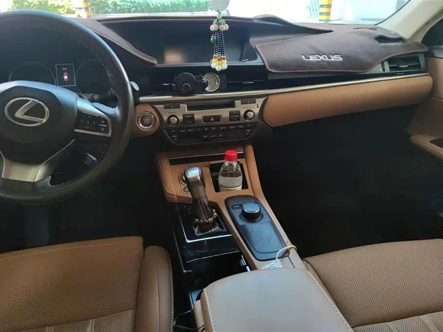 Lexus ES 2015 200 Elite Edition фото 16