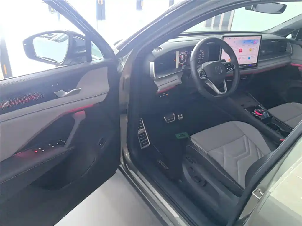 Volkswagen Tayron 2025 Tayron L 380TSI 4WD Luxury фото 16