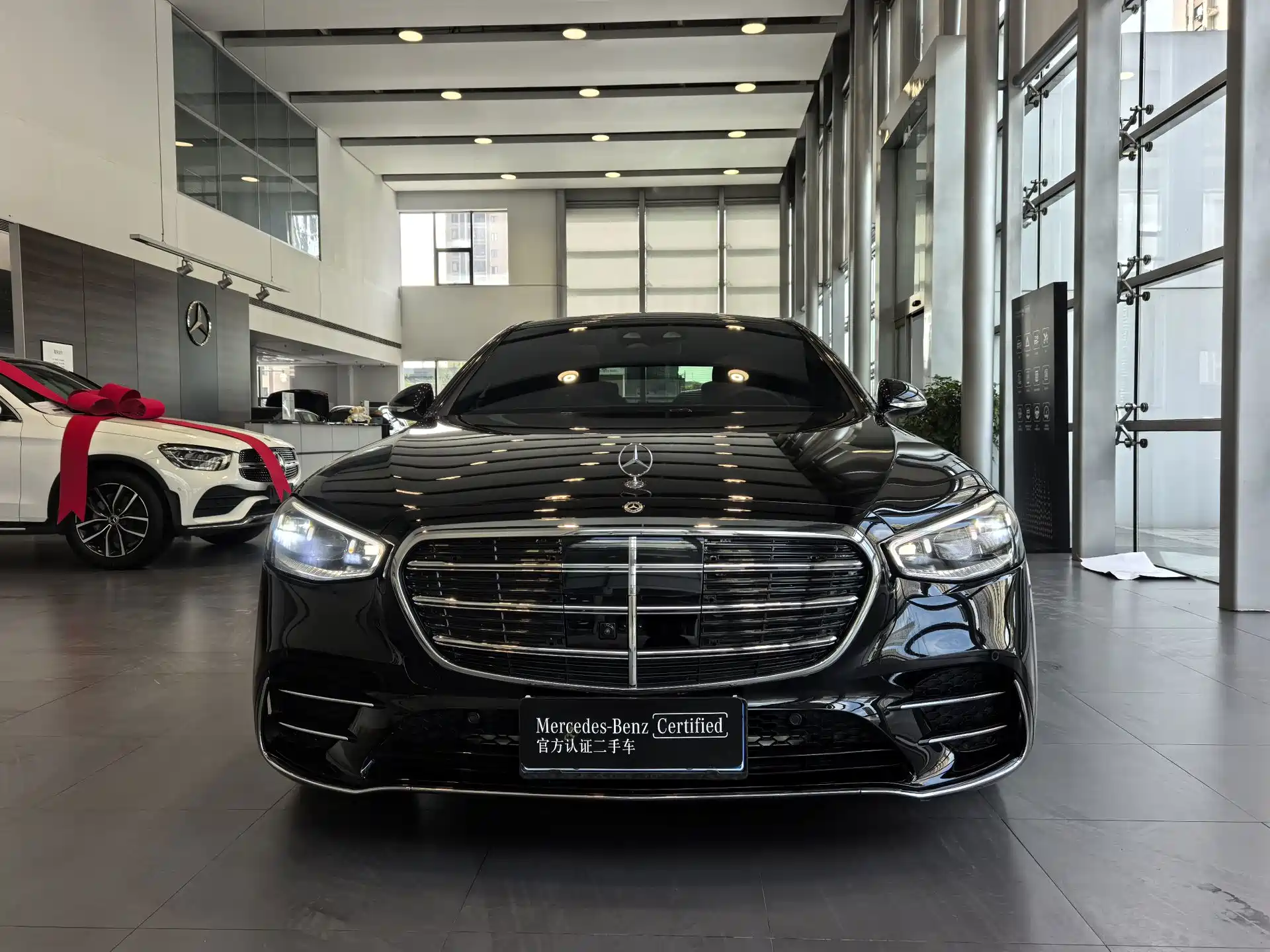 صورة 2 - Mercedes-Benz S-Class