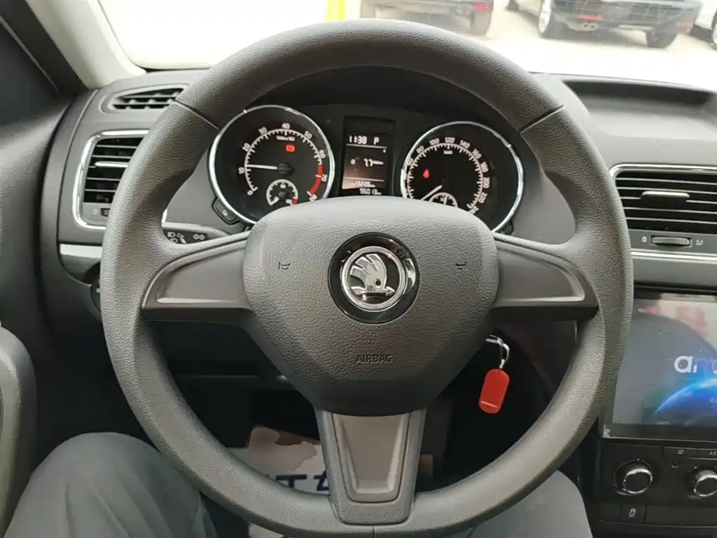 Škoda Yeti 2017 TSI280 DSG Advance фото 11