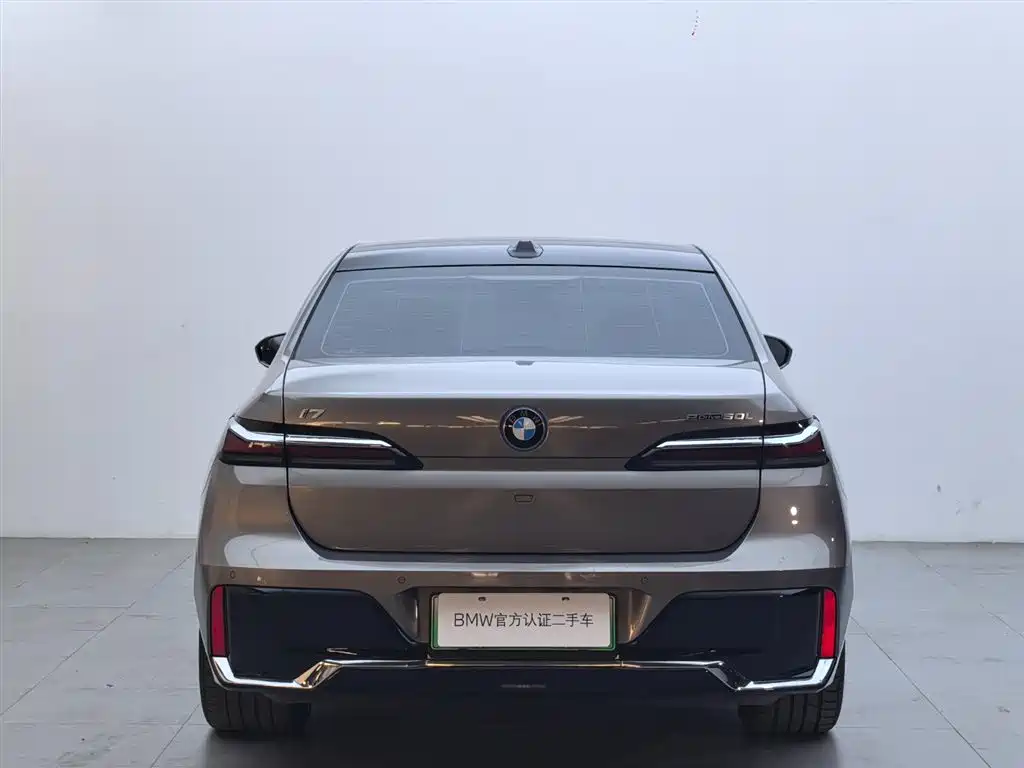 BMW I7