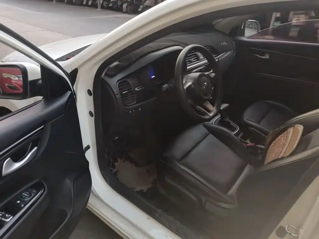 Kia K2 2017 2017 Sedan 1.4L AT 15th Anniversary Special Edition GLS