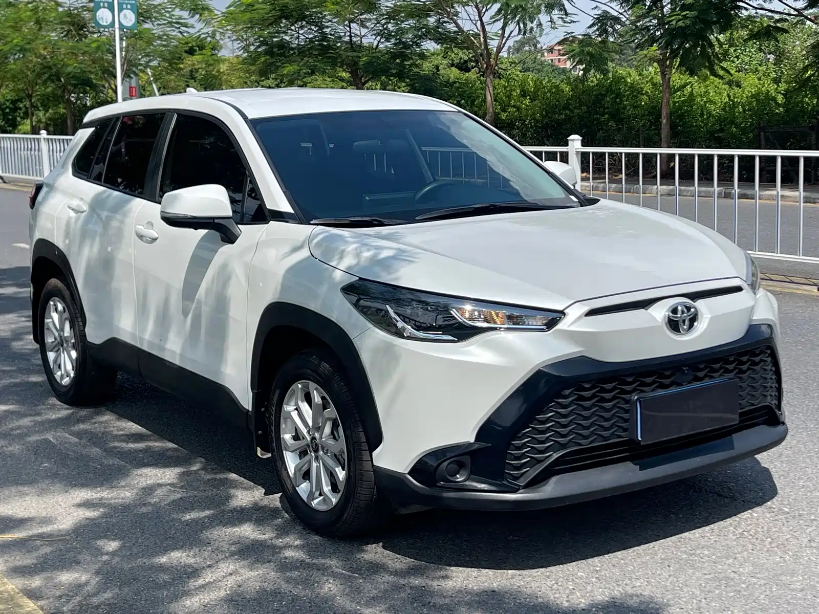 Photo 3 - Toyota Frontlander