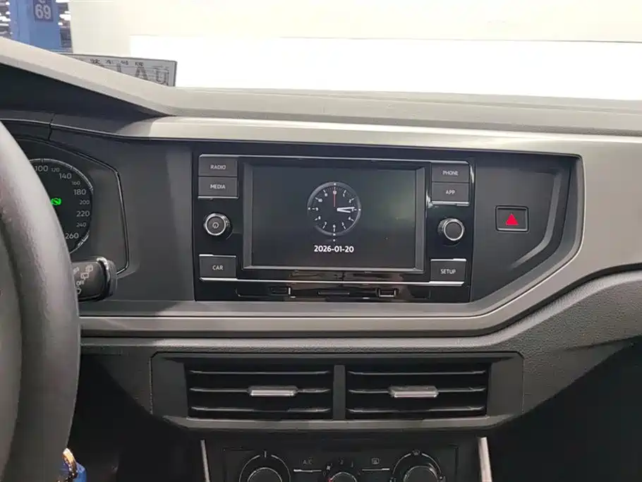 Volkswagen Polo 2019 Plus 1.5L Automatic Panorama Enjoyment Edition фото 13