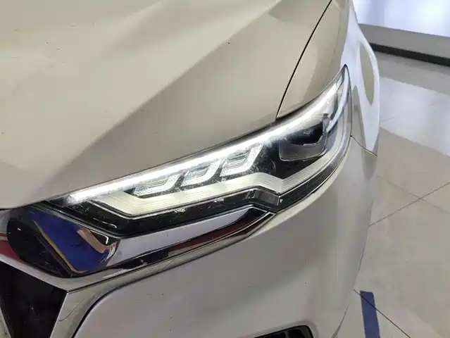 Hongqi HS5 2022 Facelift 2.0T Smart Flag Enjoyment Edition — фото 5