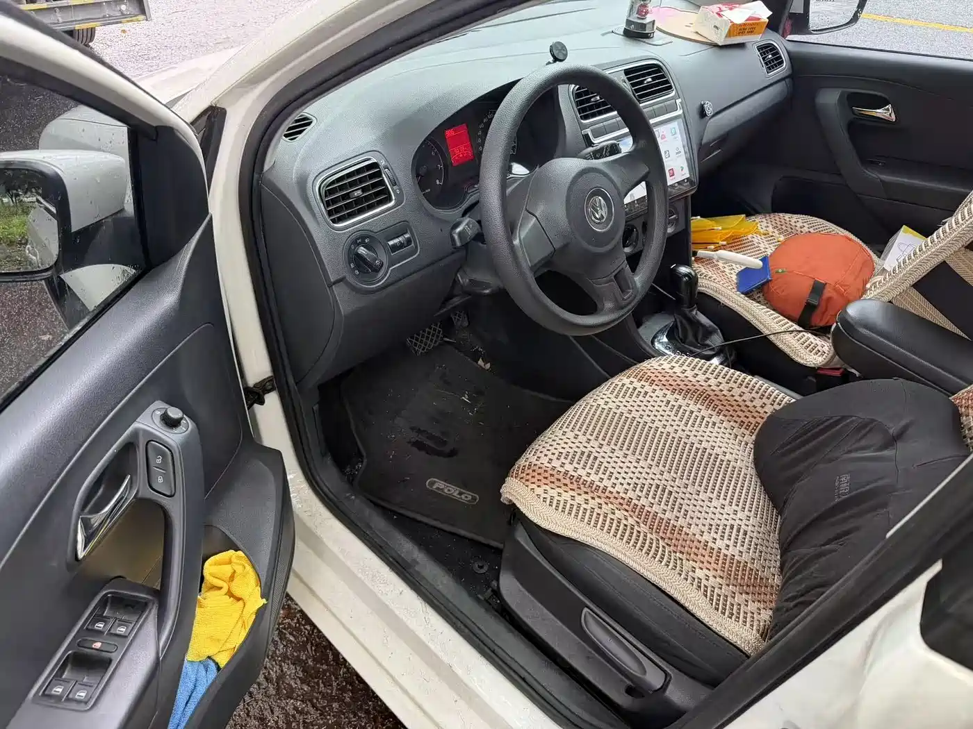 Volkswagen Polo 2014 1.4L Automatic Comfort Edition фото 4