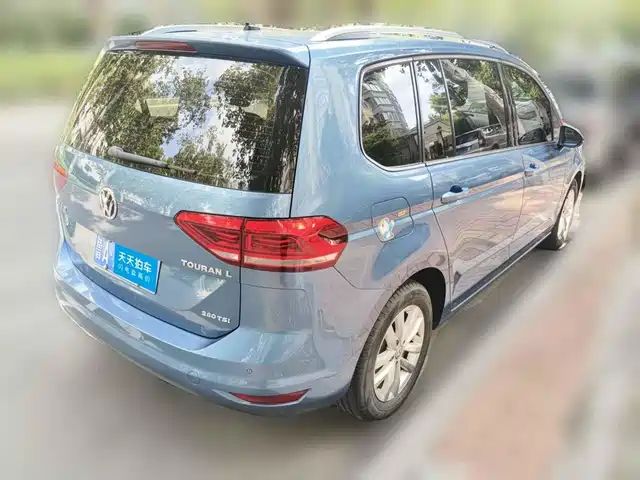 Volkswagen Touran 2018 Touran L 280TSI DSG Comfort 7-seater China V — фото 2