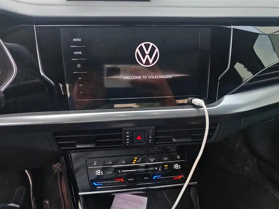 Volkswagen Passat 2025 Outstanding 330TSI Elite Edition фото 13