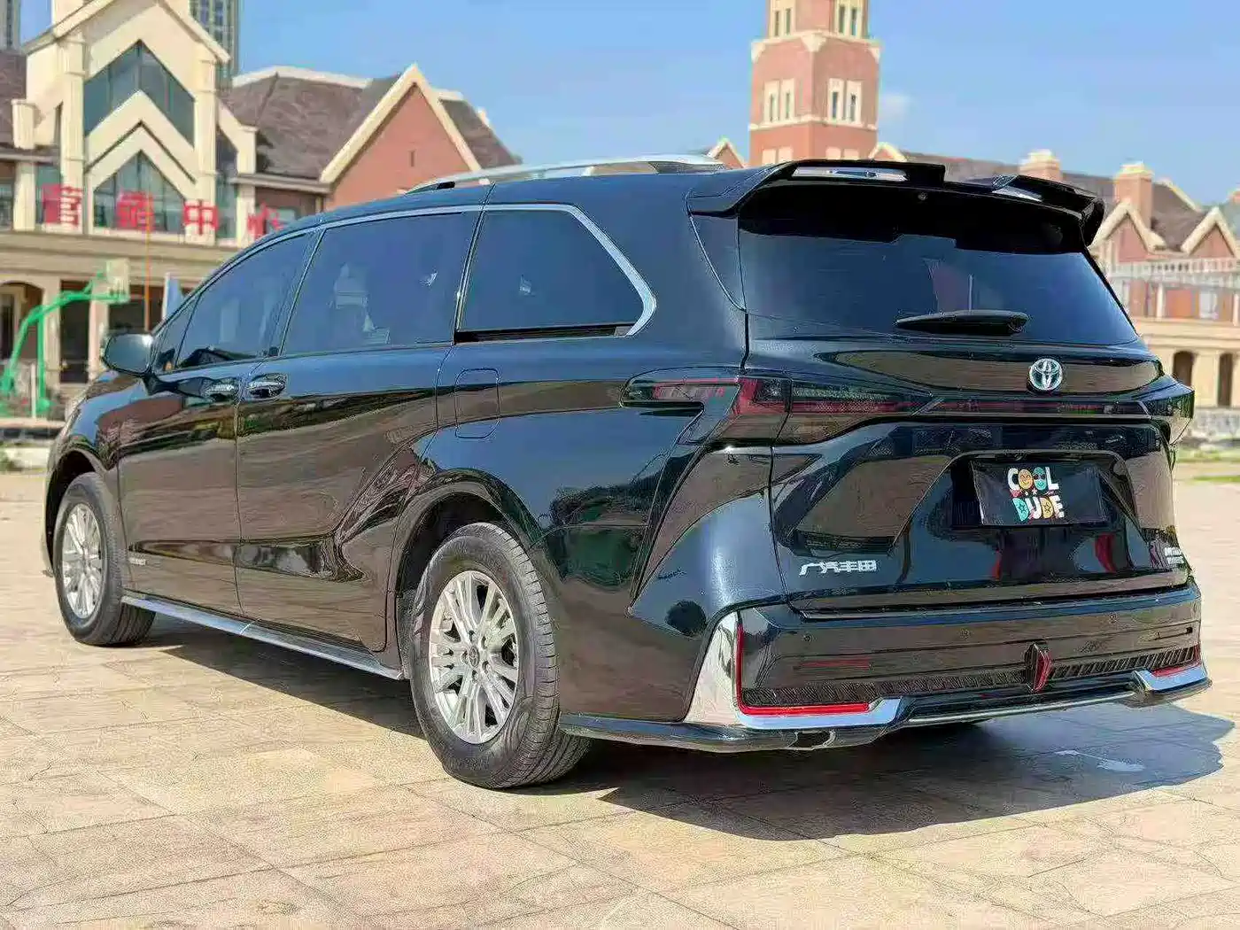 Photo 9 - Toyota Sienna