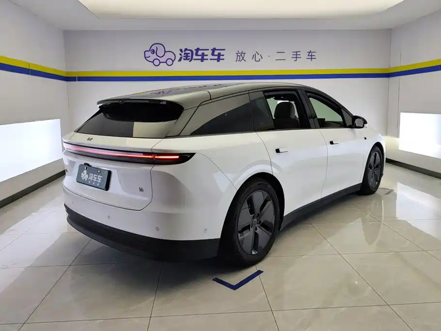 Фото 3 - Li Auto i6