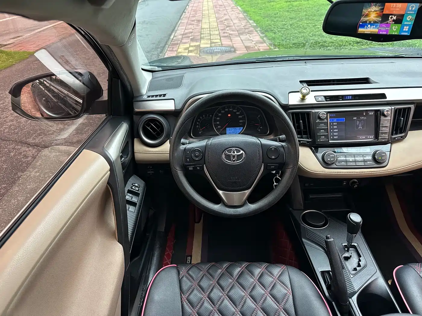 Toyota RAV4 Rongfang 2015 2.0L CVT 2WD Trend Edition фото 17