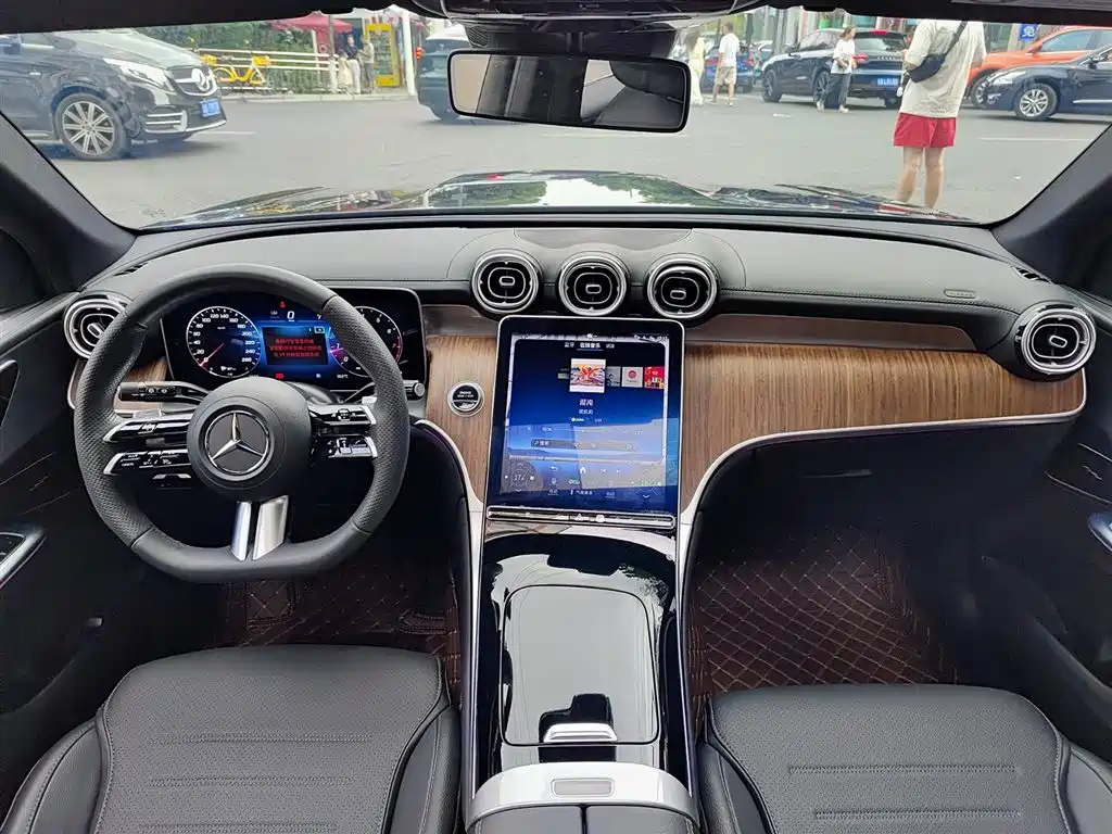 Mercedes-Benz GLC 2023 GLC 300 L 4MATIC Sport 5-Seater фото 10