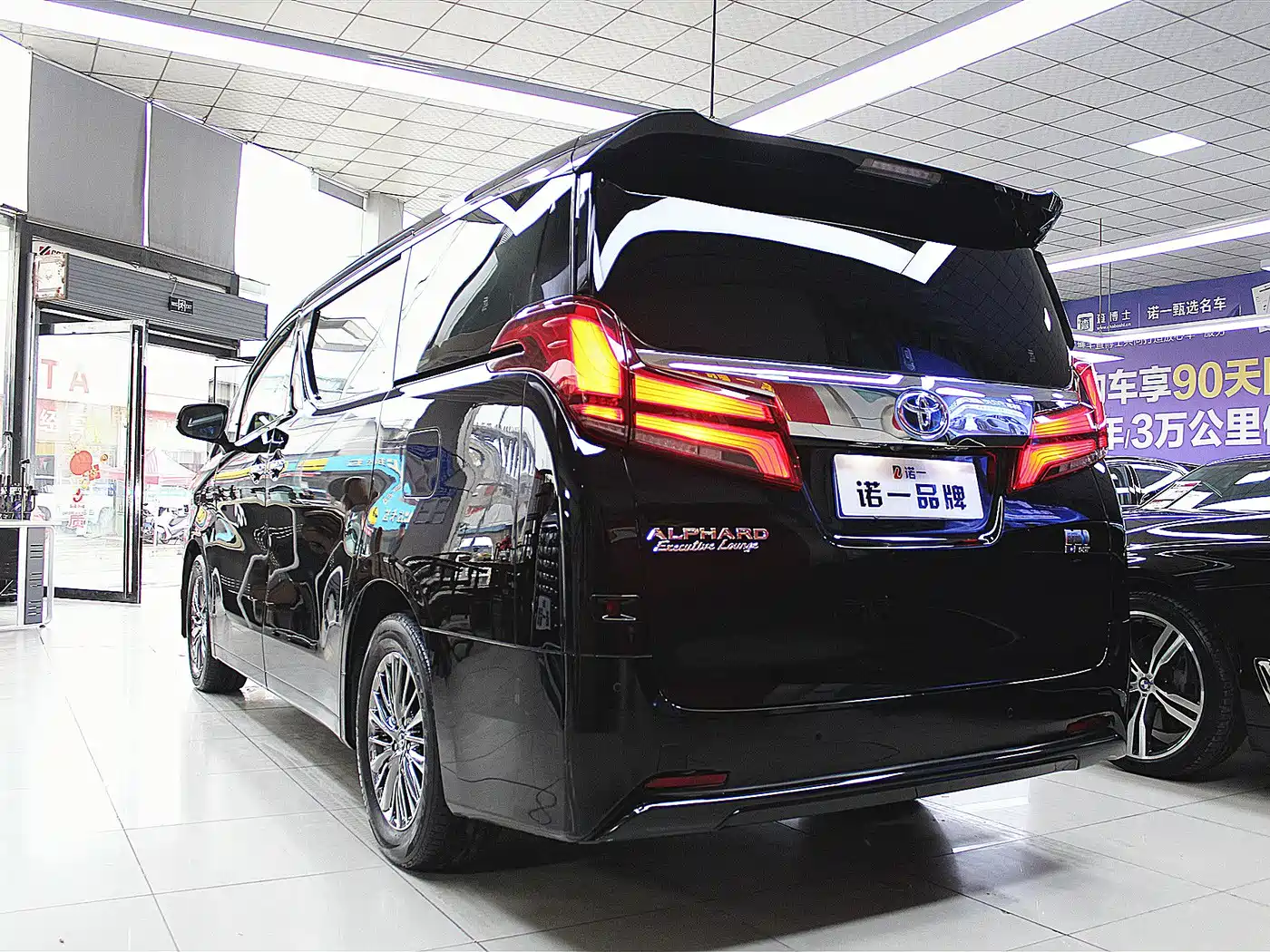 Toyota Alphard 2021 Hybrid 2.5L Premium фото 19