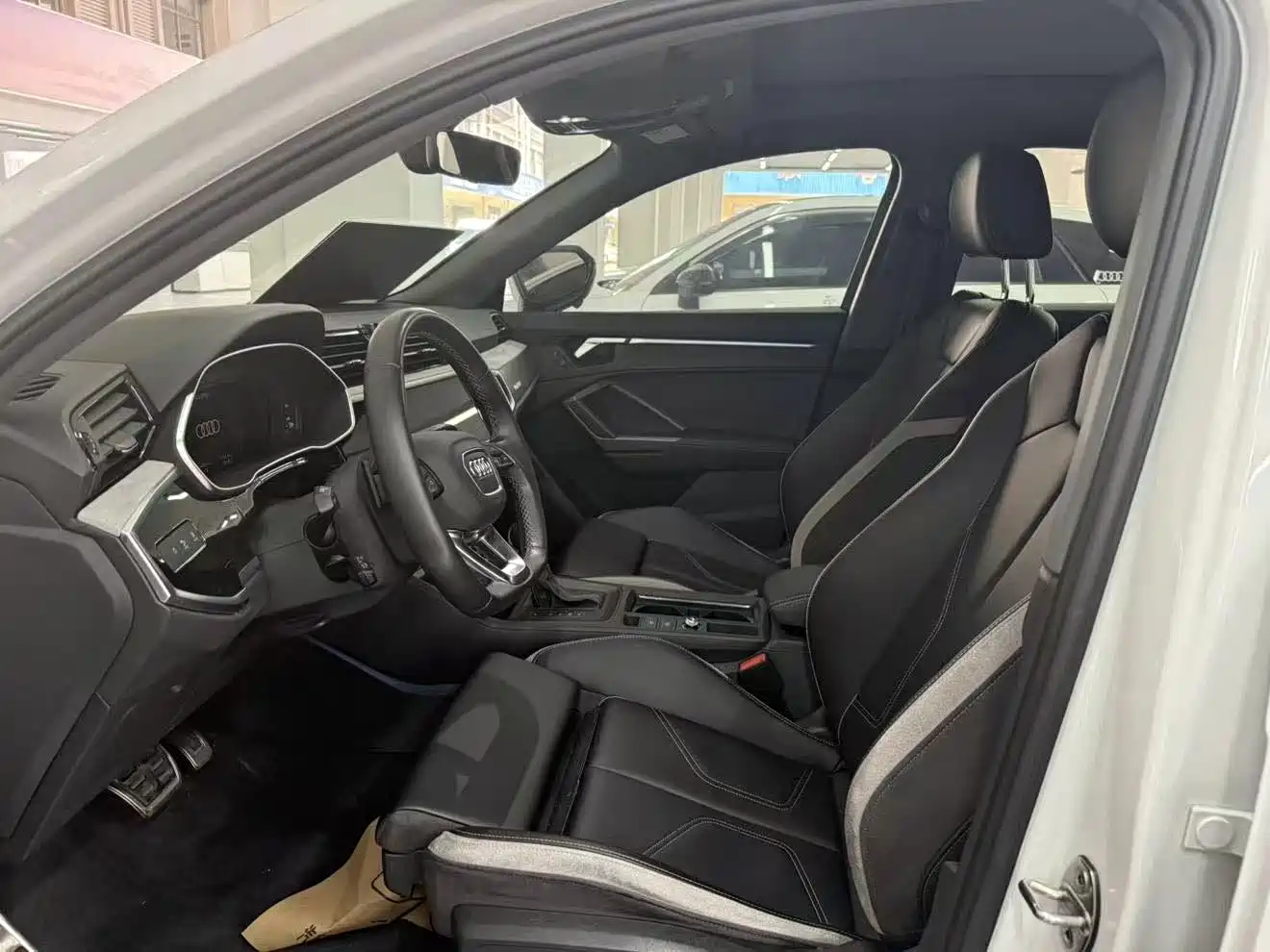 Audi Q3 2024 40 TFSI Fashion Sport фото 8