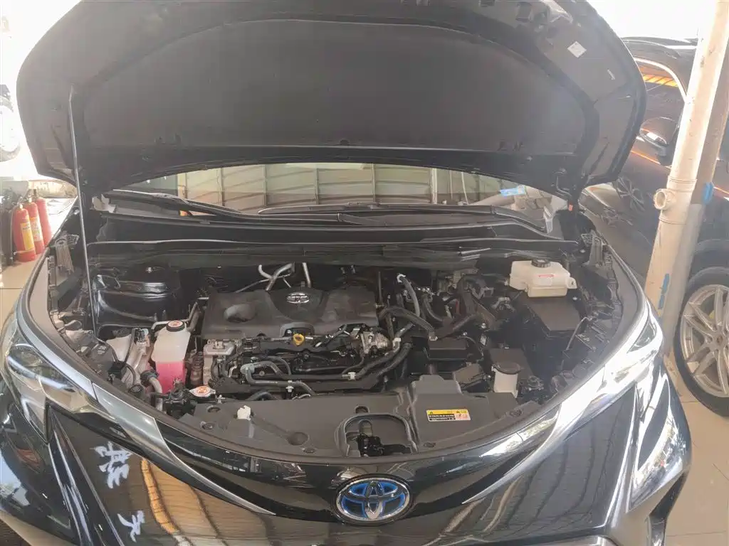 Toyota Granvia 2022 2.5L Hybrid Noble Edition фото 10