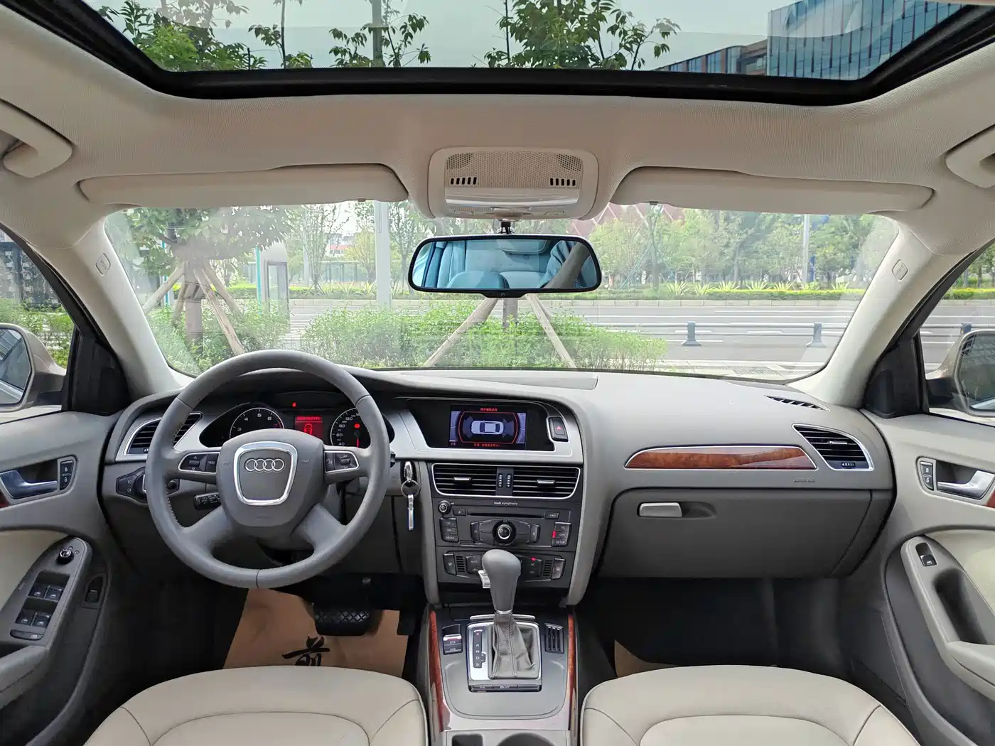 Фото 14 - Audi A4L