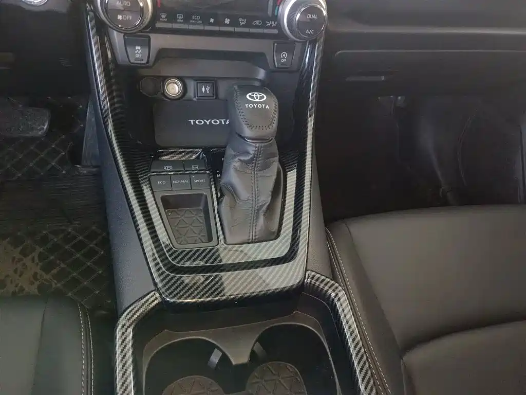 Toyota Wildlander 2020 2.0L CVT 2WD Luxury Edition фото 6