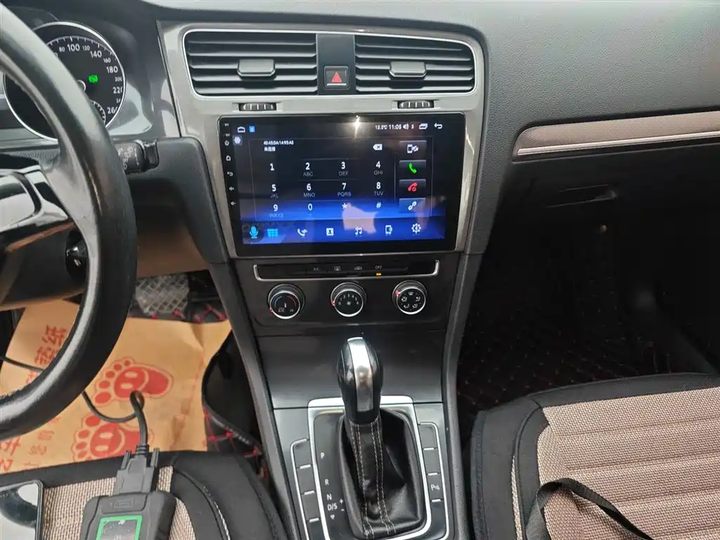 Volkswagen Golf 2017 1.6L Auto Comfort Millionth Edition фото 13