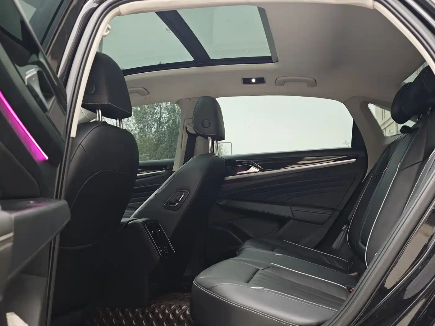 Volkswagen Passat 2022 330TSI Starlight Elite Edition фото 5