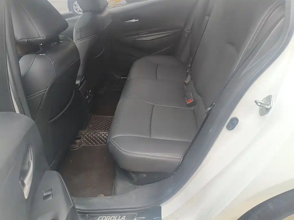 Toyota Corolla 2021 Hybrid 1.8L E-CVT Elite Edition фото 17
