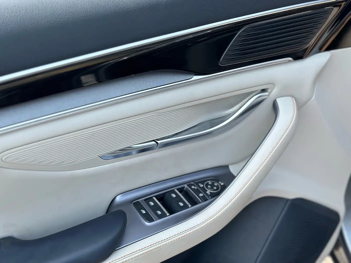 BYD Song PLUS PHEV 2023 Champion Edition DM-i 110KM Flagship фото 10