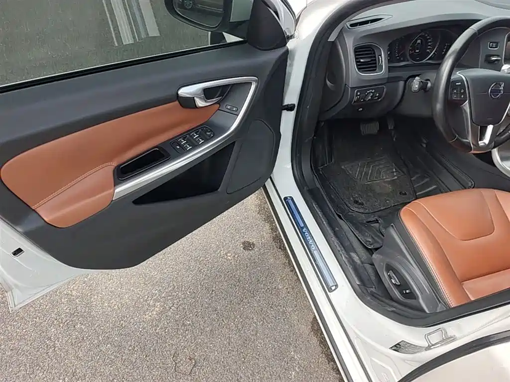 Фото 16 - Volvo S60