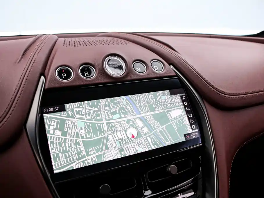Фото 8 - Aston Martin DBX