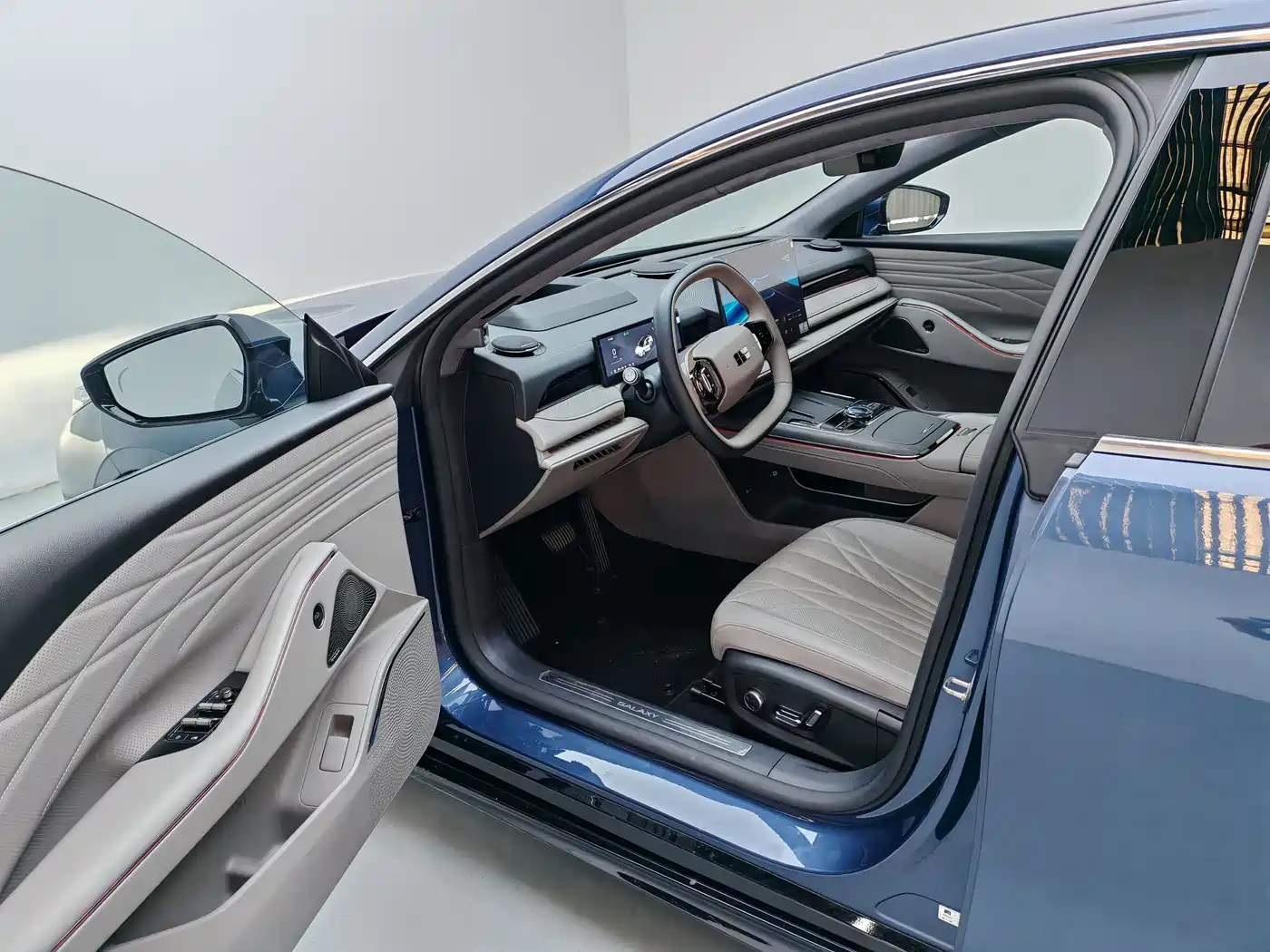 Geely Galaxy Galaxy Xingyao 8 2025 130km EM-P Starship Edition фото 6