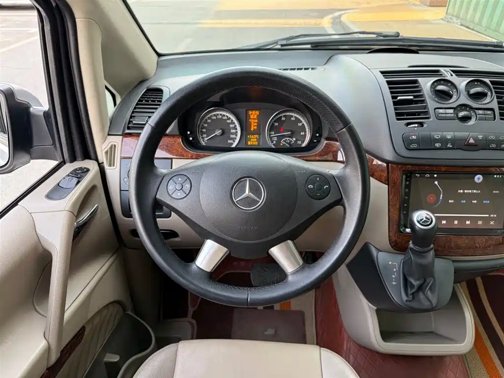 Mercedes-Benz Viano 2013 Model 3.0L Navigation Edition фото 5