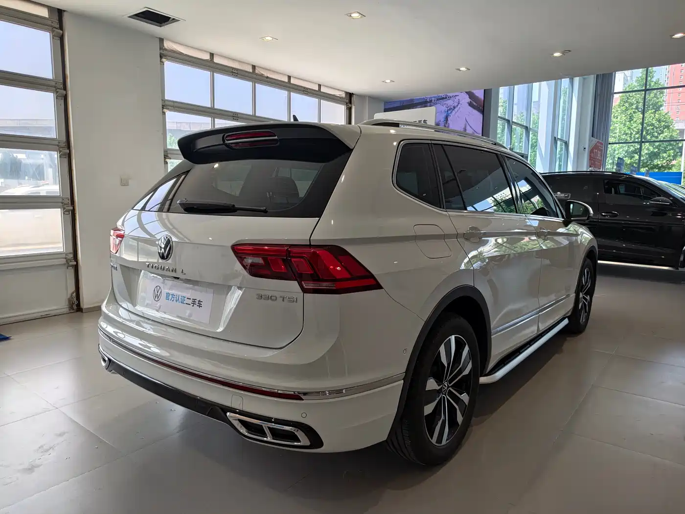 Volkswagen Tiguan L 2024 Outstanding 330TSI Auto 2WD R-Line Dragon Glory Edition фото 17