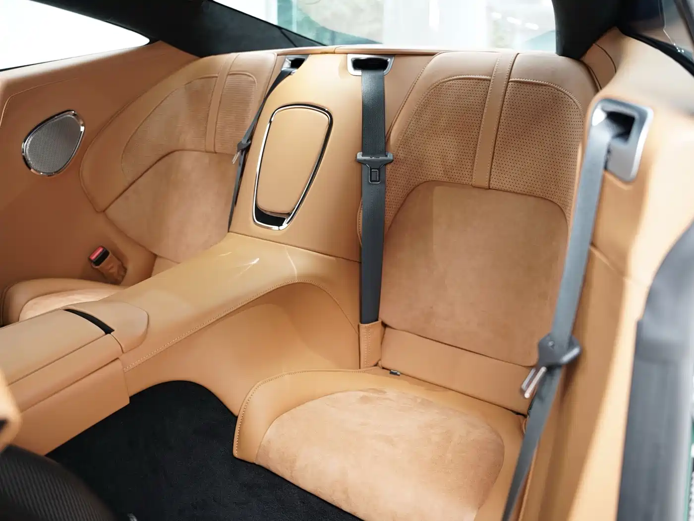 Aston Martin DB12 2024 2025 4.0T V8 Coupe