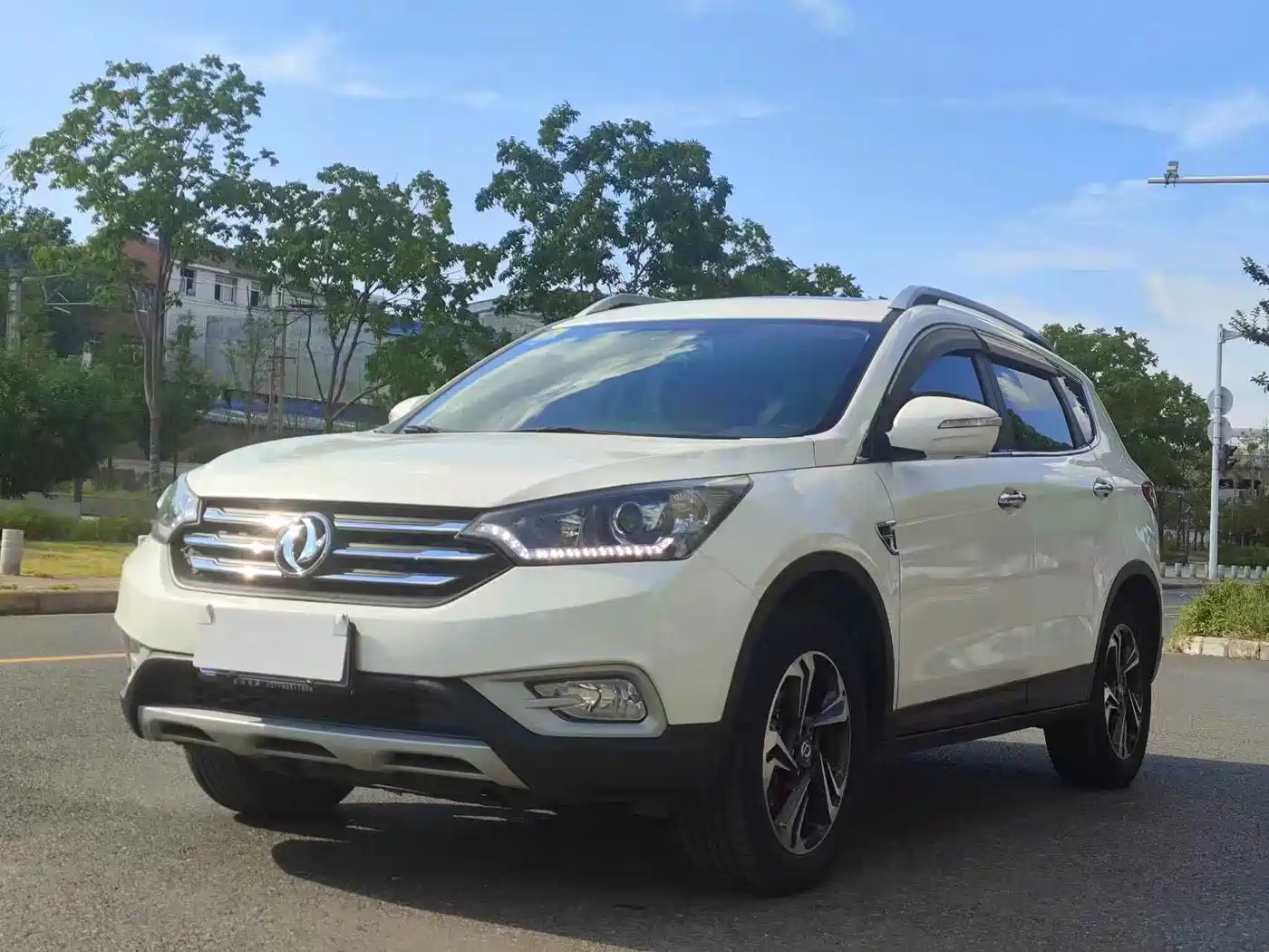 DONGFENG AX7