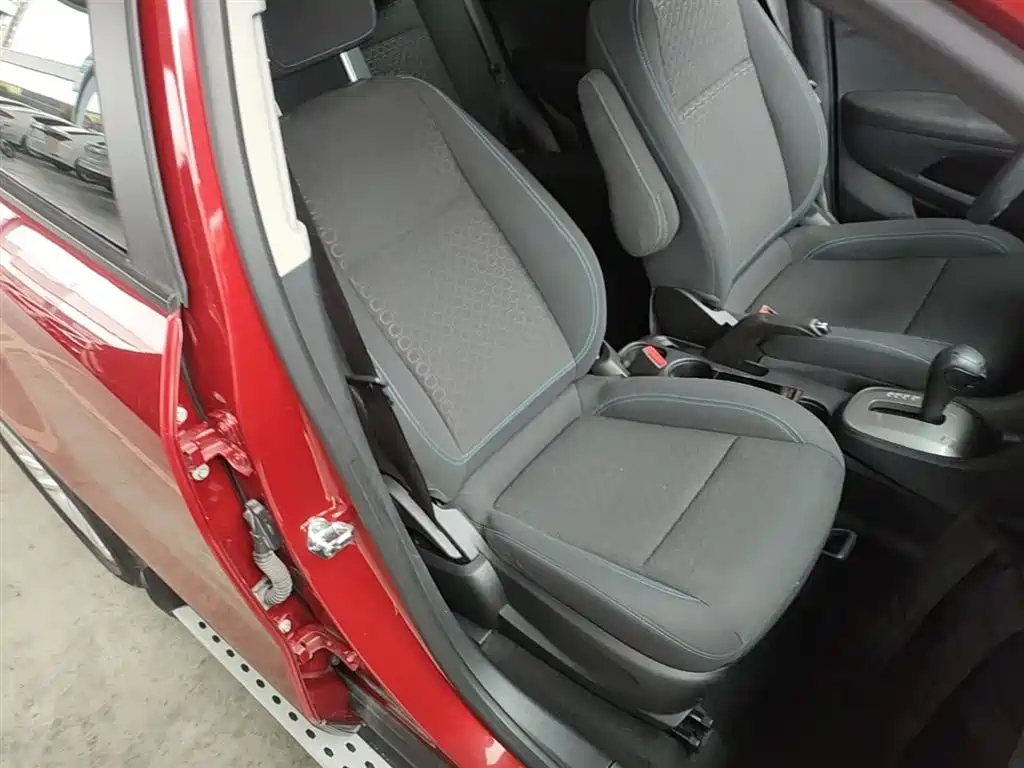 Chevrolet Trax 2016 1.4T Automatic 2WD Comfort Sunroof Edition фото 25