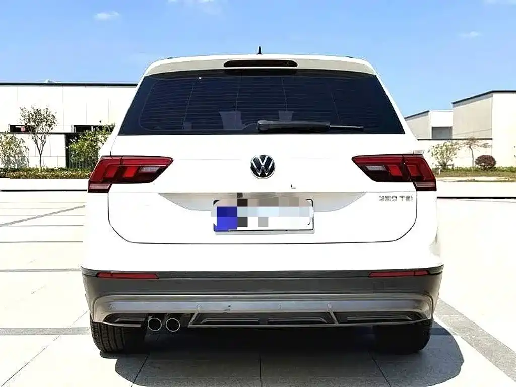 Photo 5 - Volkswagen Tiguan L