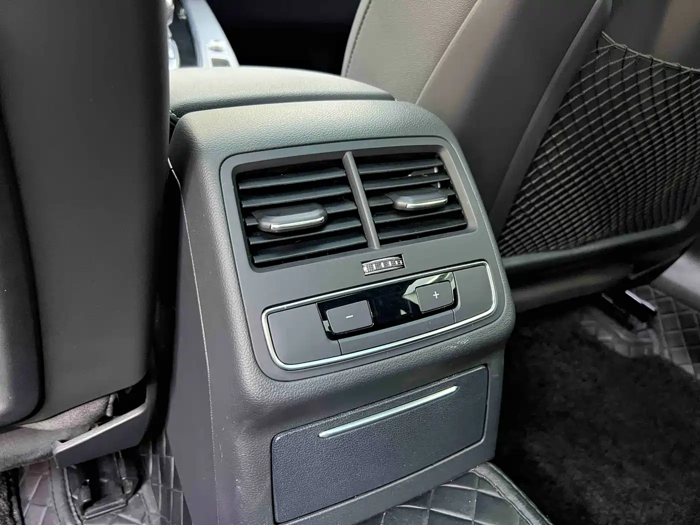 Audi A4L 2023 40 TFSI Luxury Sport фото 15