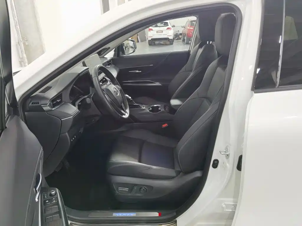 Toyota Venza 2024 2023 2.0L CVT FWD Premium