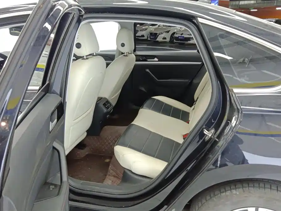 Volkswagen Lavida 2023 300TSI DSG Starlight Full Comfort Edition фото 11