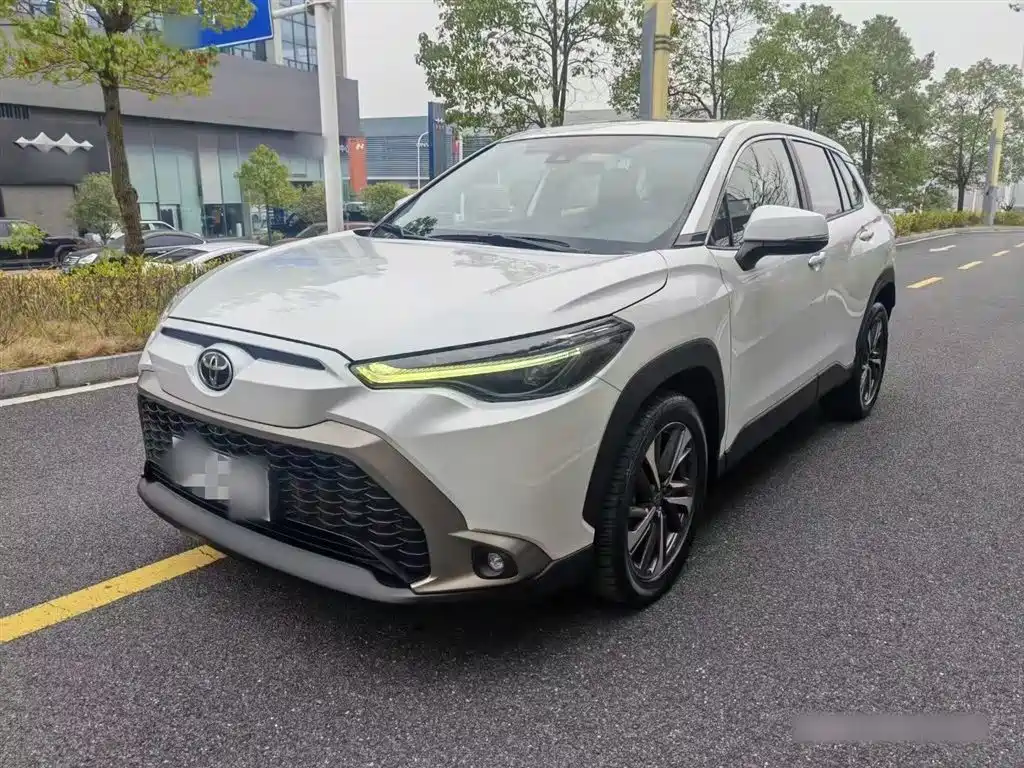 Toyota Frontlander 2022 2.0L CVT Luxury PLUS Edition фото 2