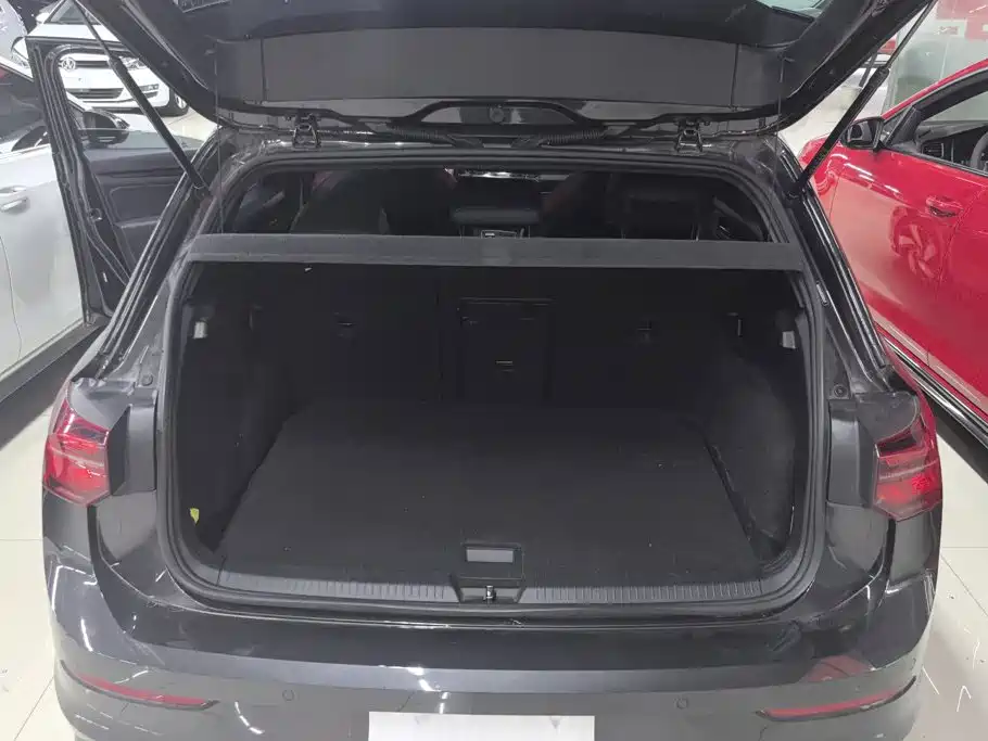 Photo 4 - Volkswagen Golf GTI
