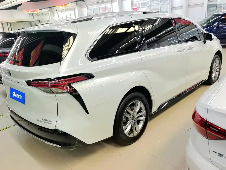 Toyota Sienna 2025 2024 2.5L Hybrid 4WD Premium Edition