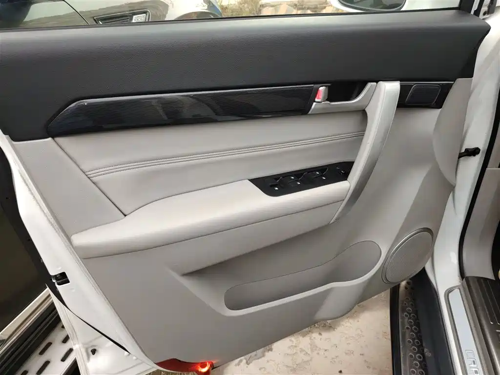 Chevrolet Captiva 2015 2.4L 2WD Urban Edition 5-seater фото 17